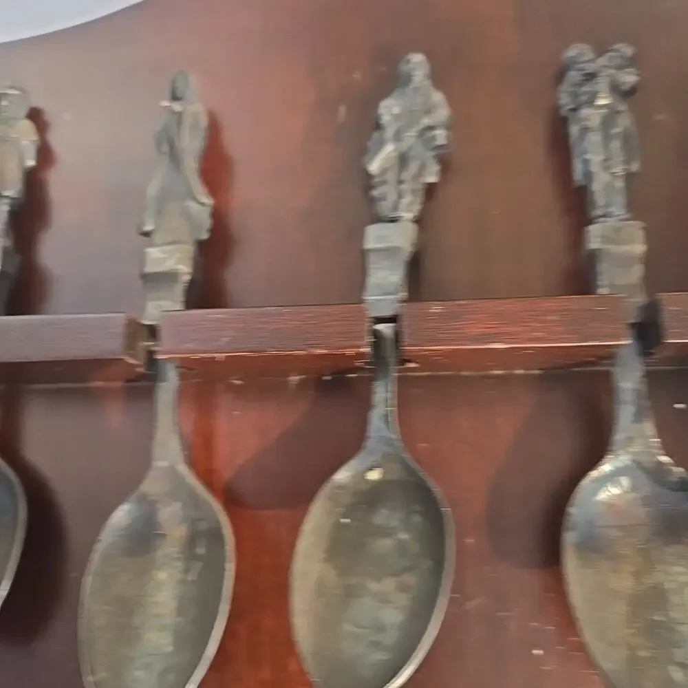 • CHARLES DICKENS CHRISTMAS CAROL SPOON SET (8) with Wooden Display Plaque